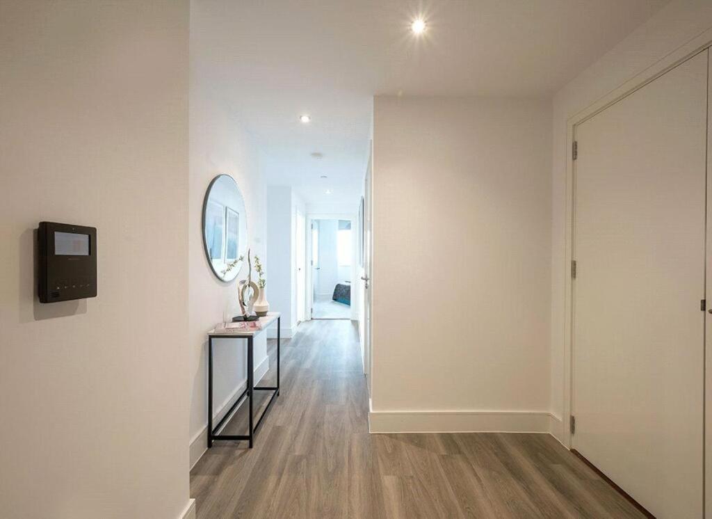 Cozy-chic Riverside 1 Bedroom With Great Transport Links - Perfect For Long