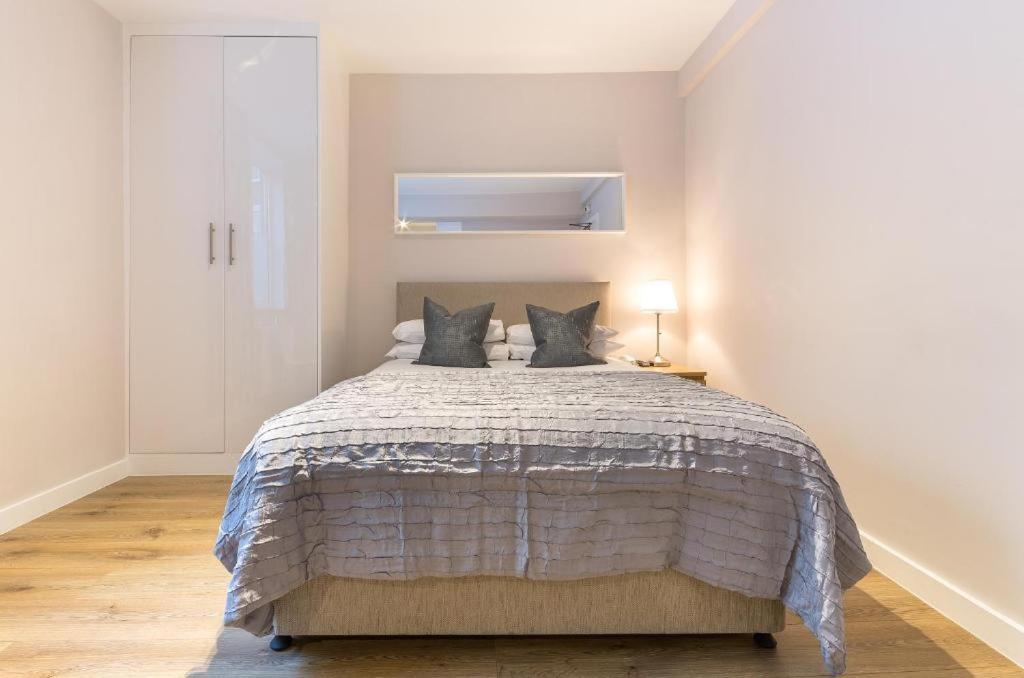 Cozy-chic Riverside 1 Bedroom With Great Transport Links - Perfect For Long *
